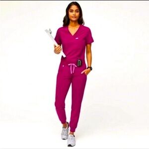 Magenta figs scrub set